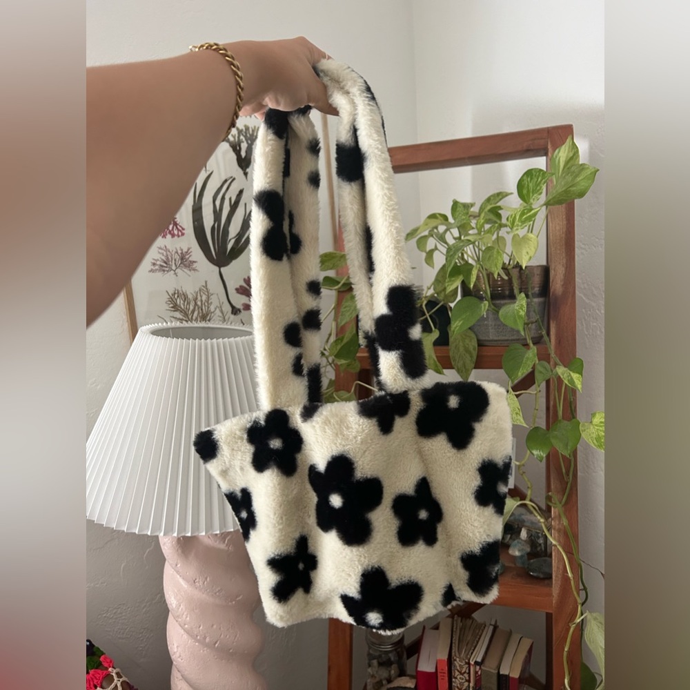 Fluffy black & white flower bag